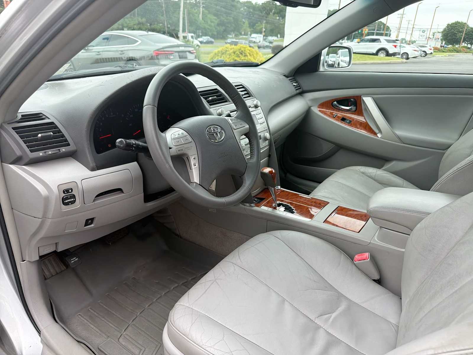 Thumbnail: 2010 Toyota Camry - 10