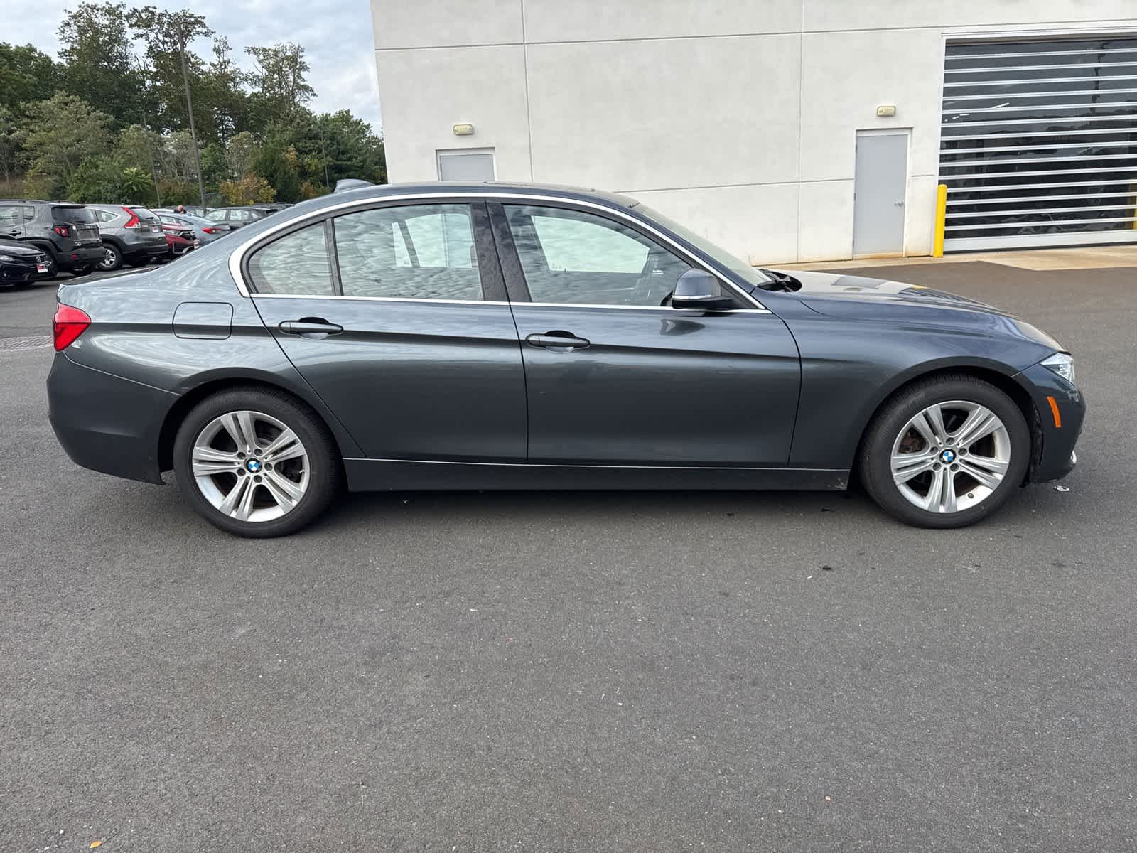Thumbnail: 2017 BMW 3 Series - 6