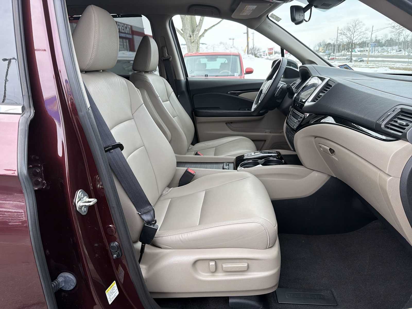 Thumbnail: 2016 Honda Pilot - 15