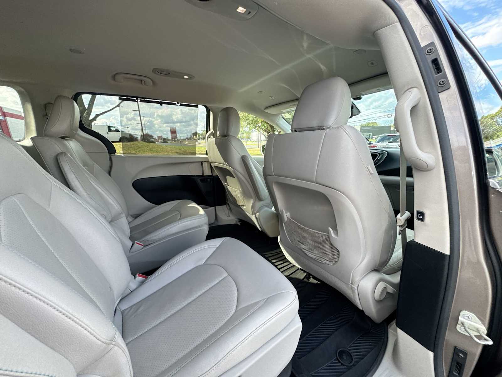 Thumbnail: 2018 Chrysler Pacifica - 14