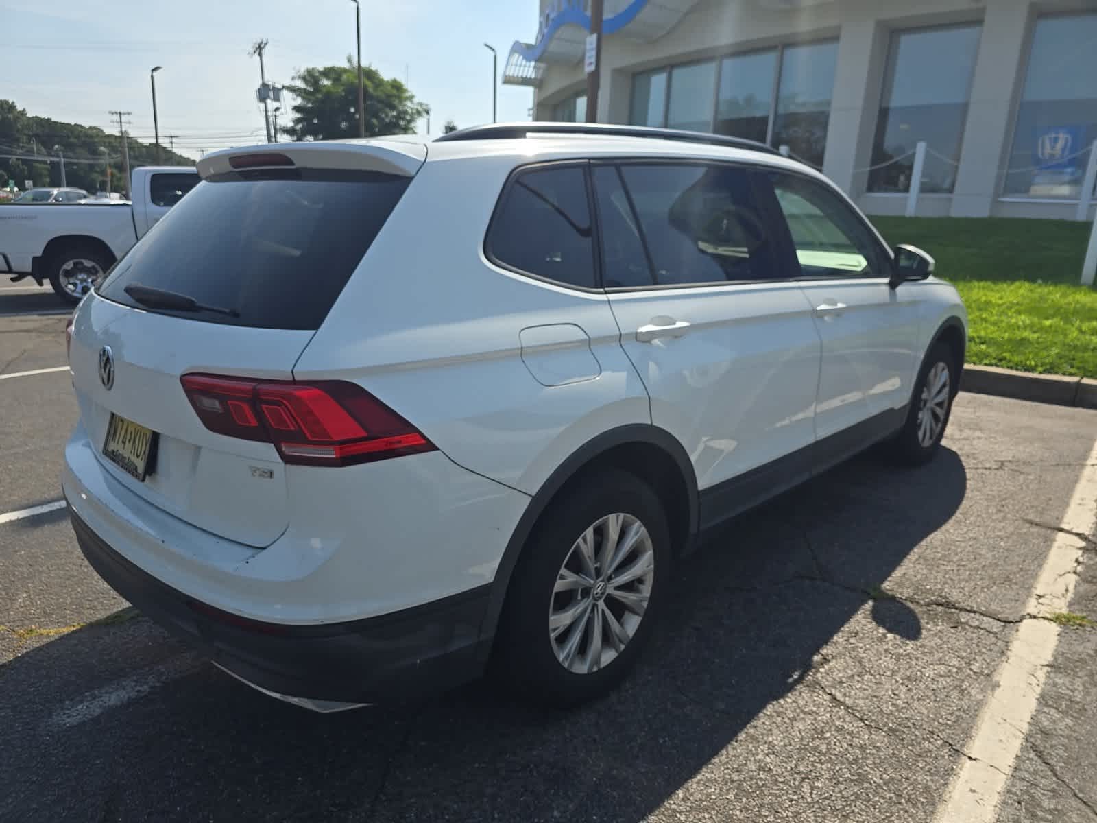 Thumbnail: 2018 Volkswagen Tiguan - 5