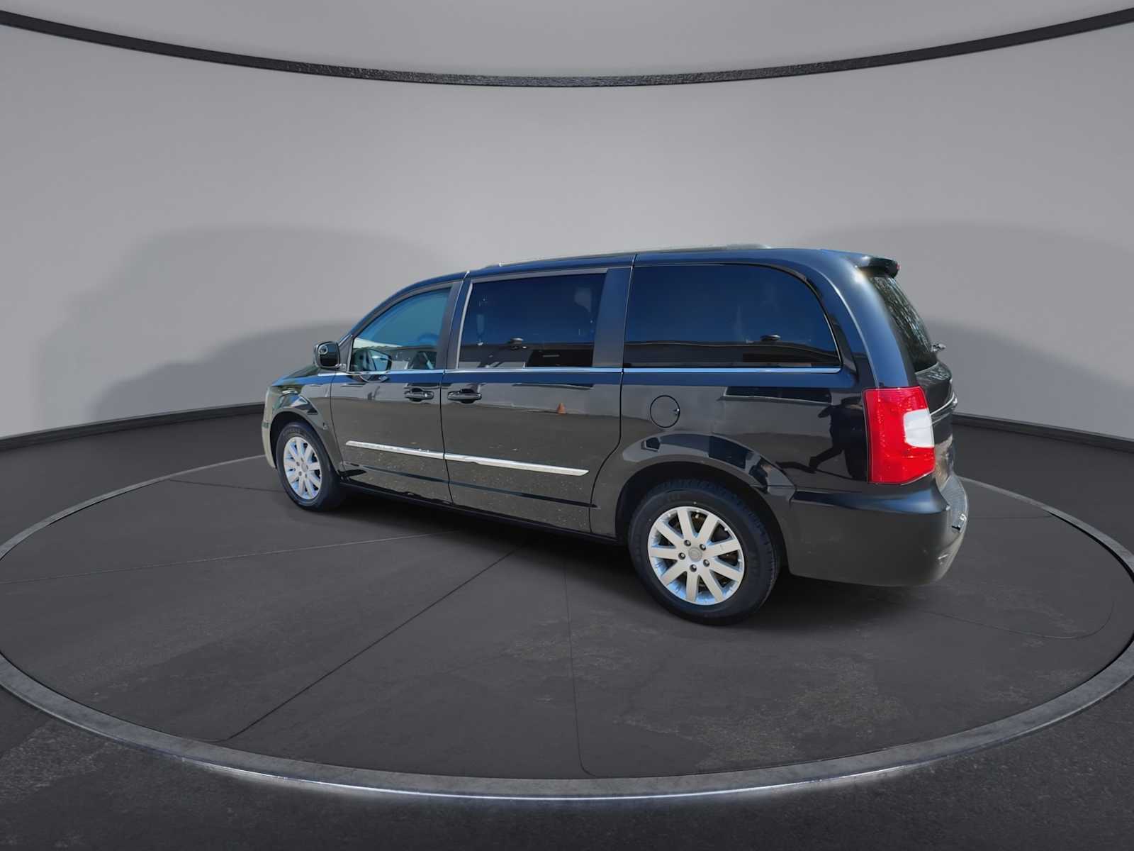 Thumbnail: 2014 Chrysler Town & Country - 6