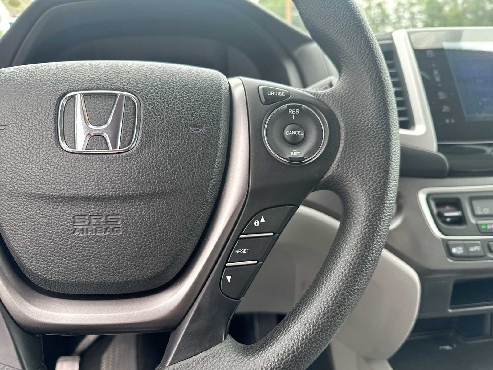 Thumbnail: 2017 Honda Pilot - 25