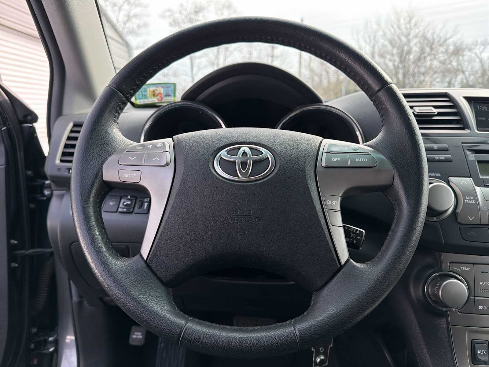 Thumbnail: 2010 Toyota Highlander - 24