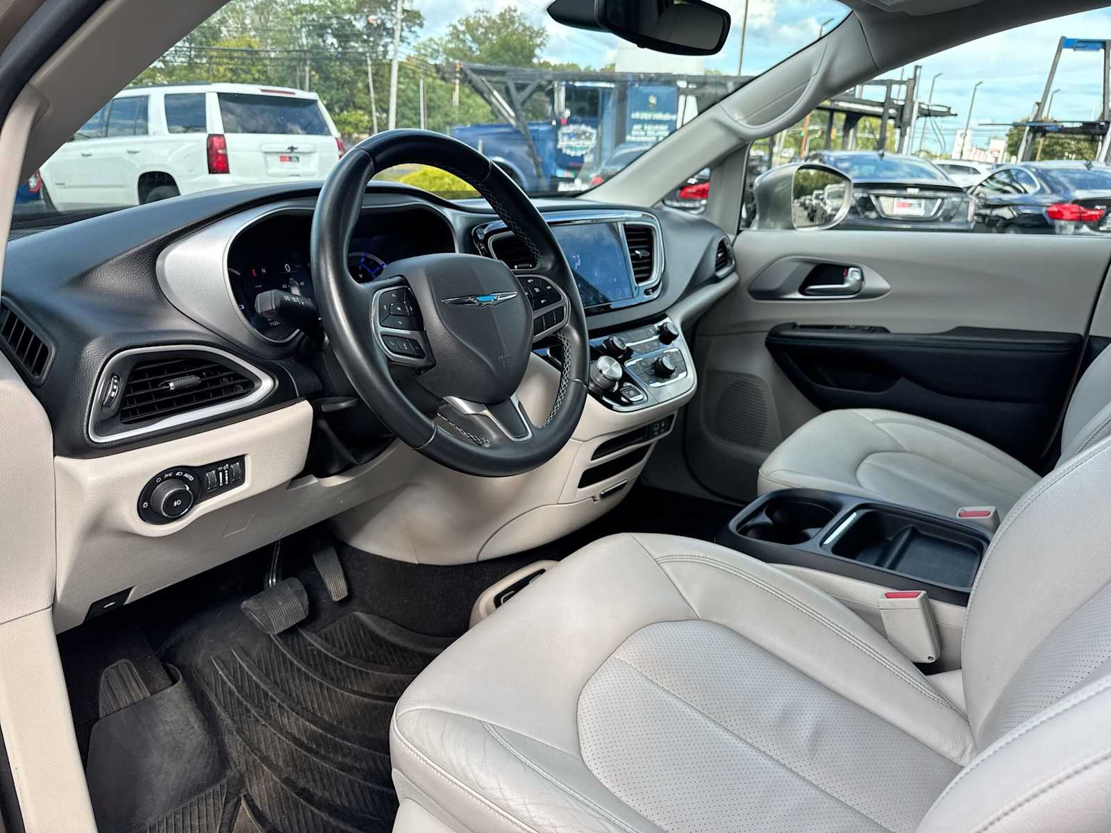 Thumbnail: 2018 Chrysler Pacifica - 10
