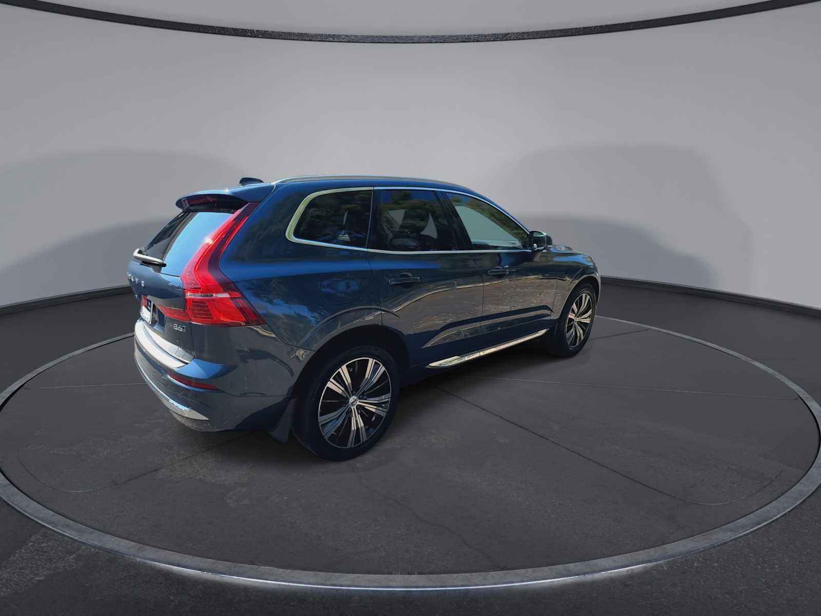 Thumbnail: 2022 Volvo XC60 - 8