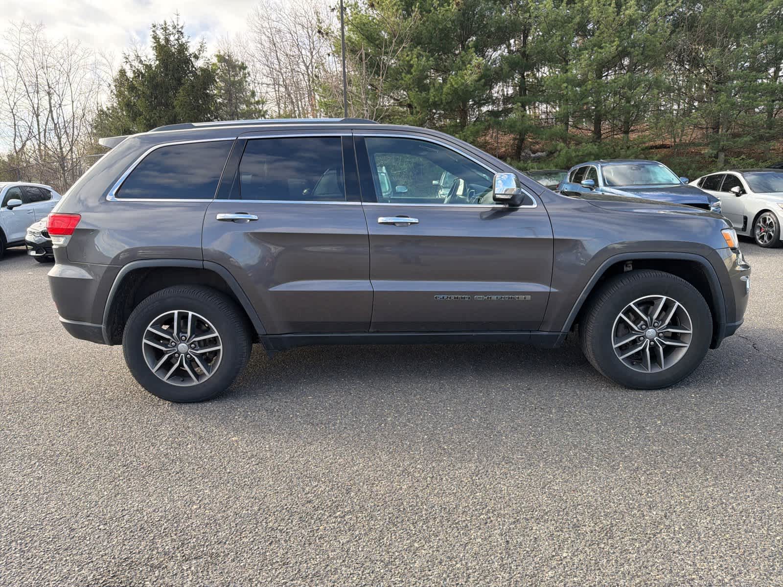 Thumbnail: 2017 Jeep Grand Cherokee - 6
