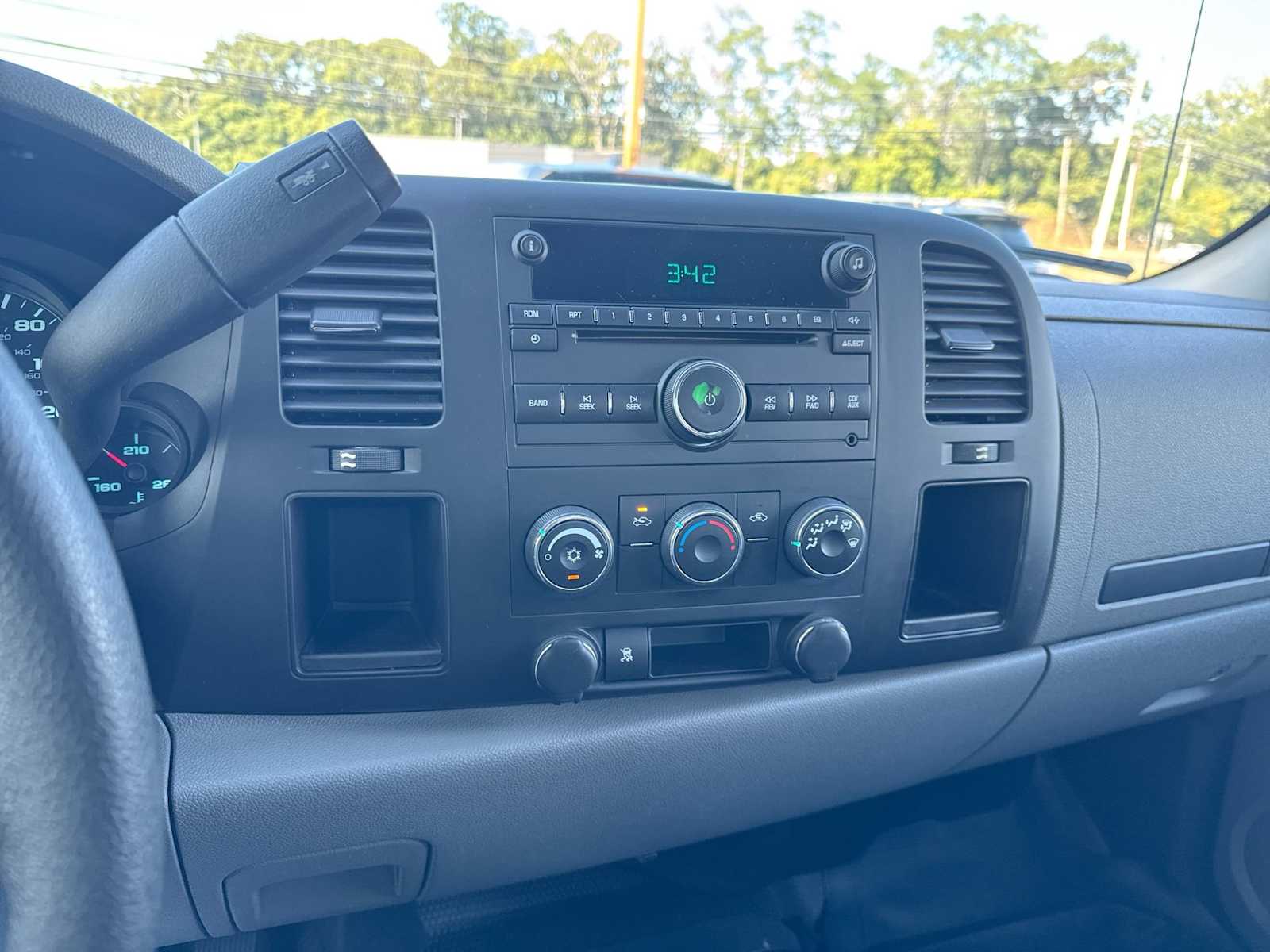Thumbnail: 2011 Chevrolet Silverado 1500 - 21