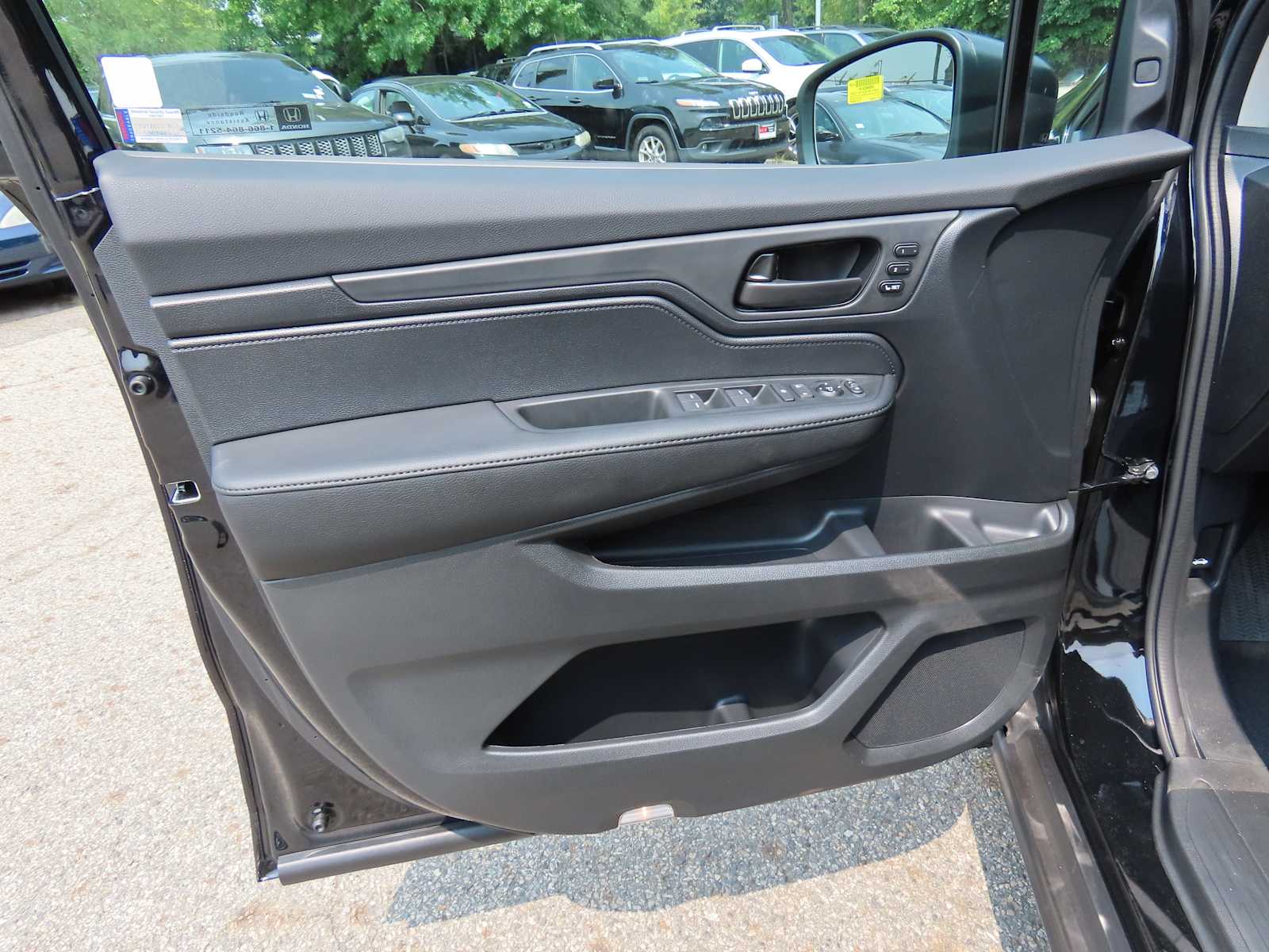 Thumbnail: 2025 Honda Odyssey - 16