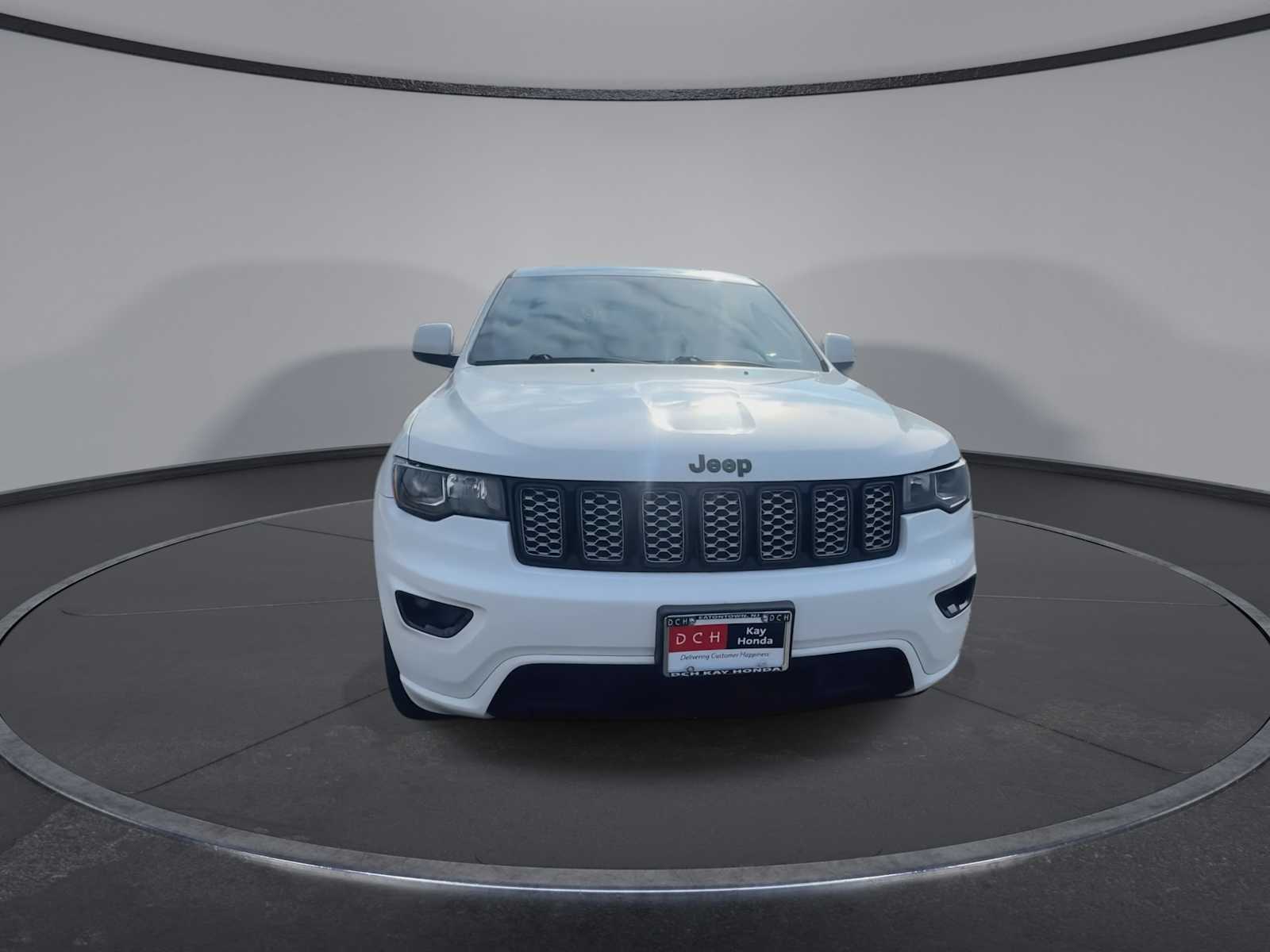 Thumbnail: 2017 Jeep Grand Cherokee - 3