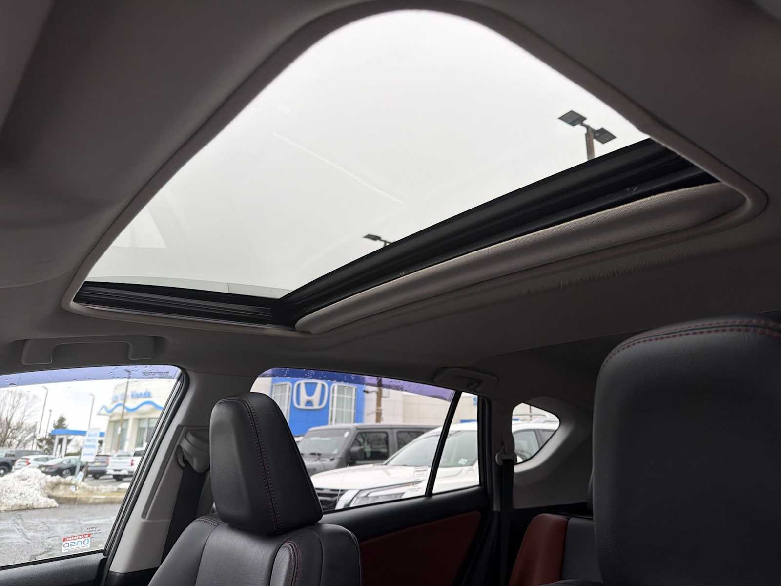 Thumbnail: 2015 Toyota RAV4 - 23