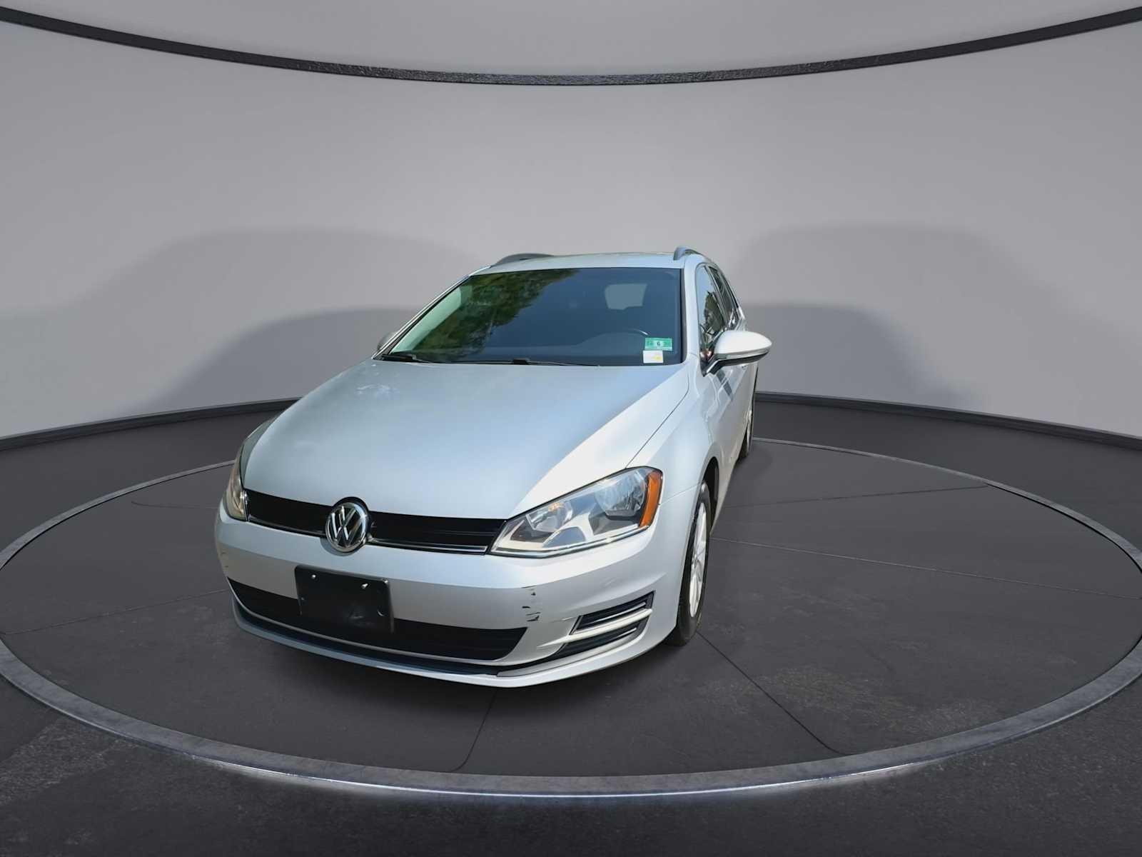 Thumbnail: 2015 Volkswagen e-Golf - 3