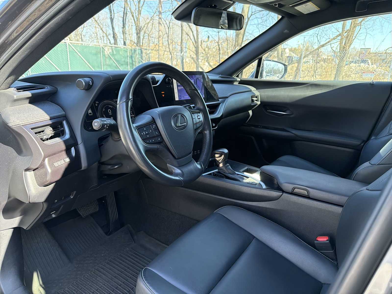 Thumbnail: 2023 Lexus UX - 10