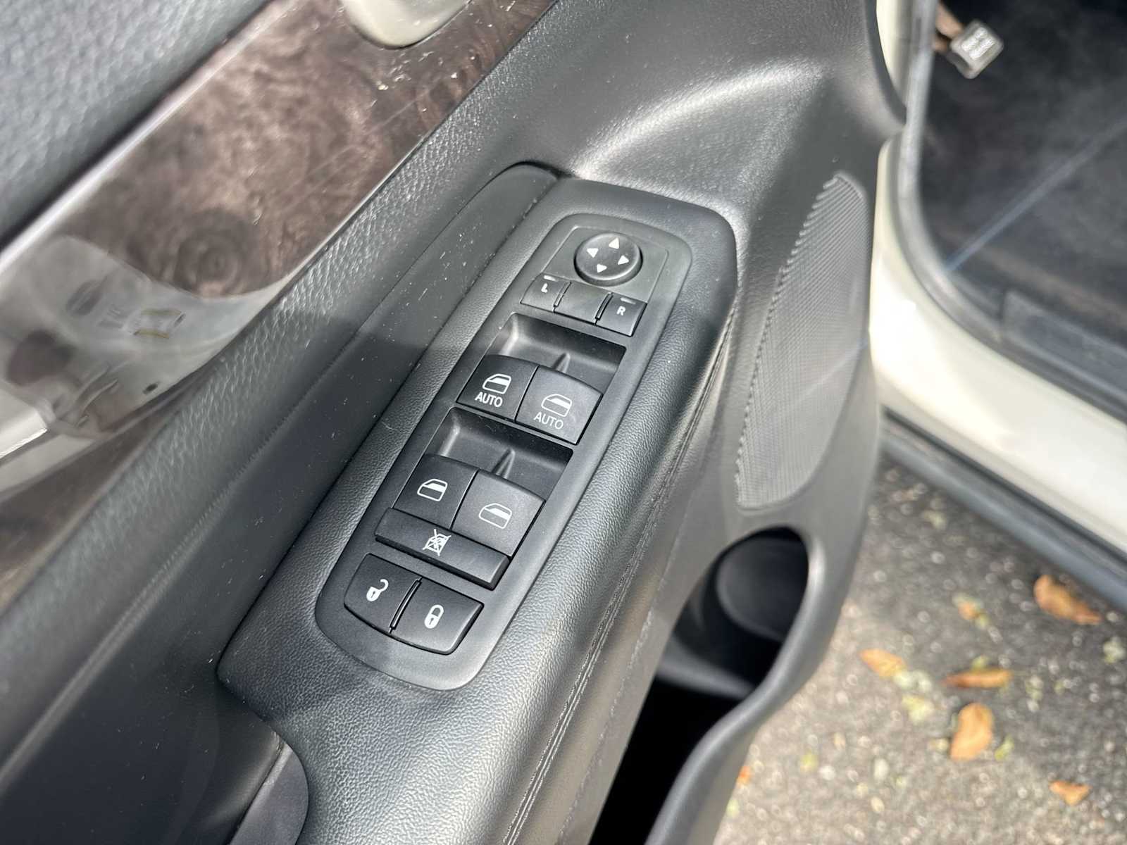 Thumbnail: 2012 Jeep Grand Cherokee - 22