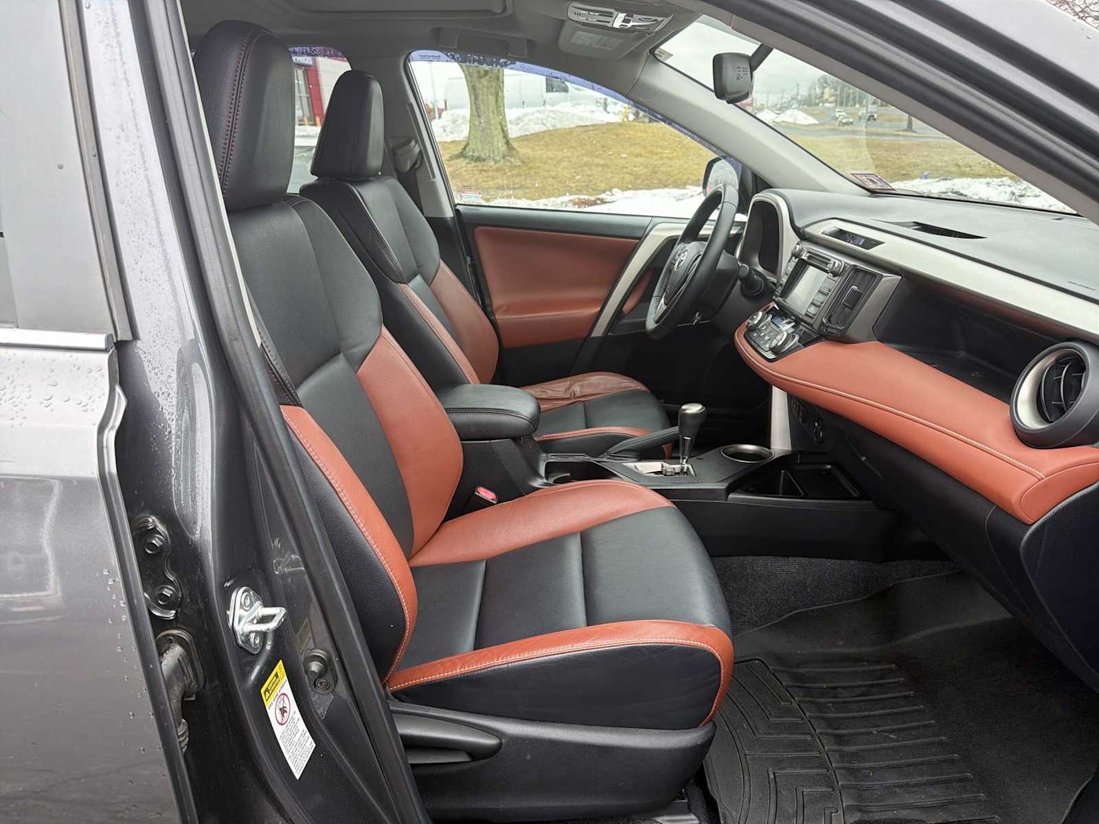 Thumbnail: 2015 Toyota RAV4 - 15