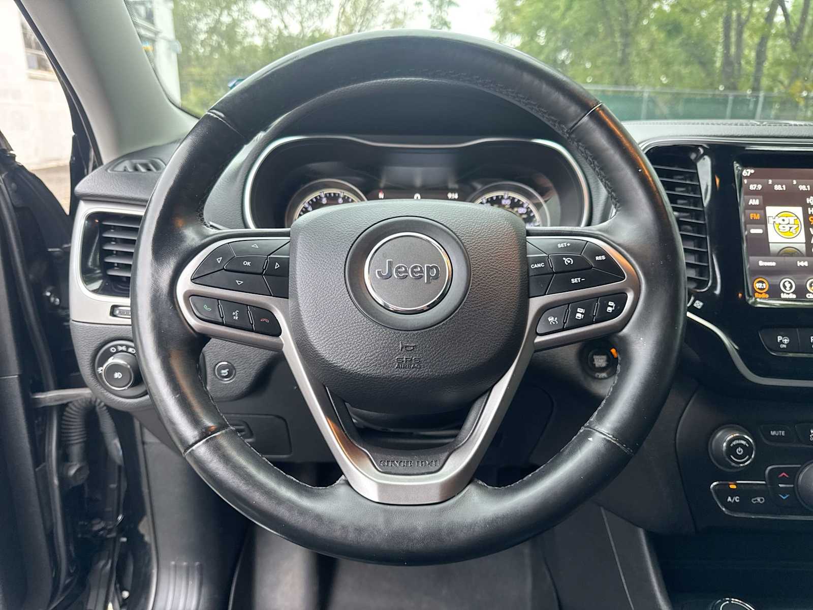 Thumbnail: 2019 Jeep Cherokee - 23