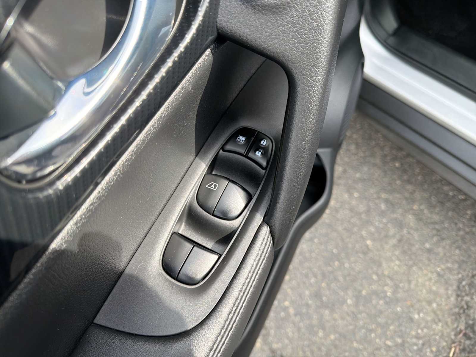 Thumbnail: 2018 Nissan Rogue - 22