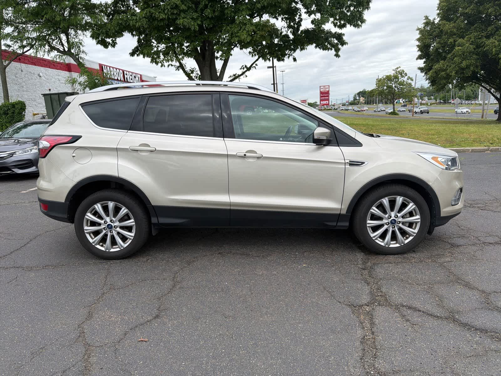 Thumbnail: 2017 Ford Escape - 6