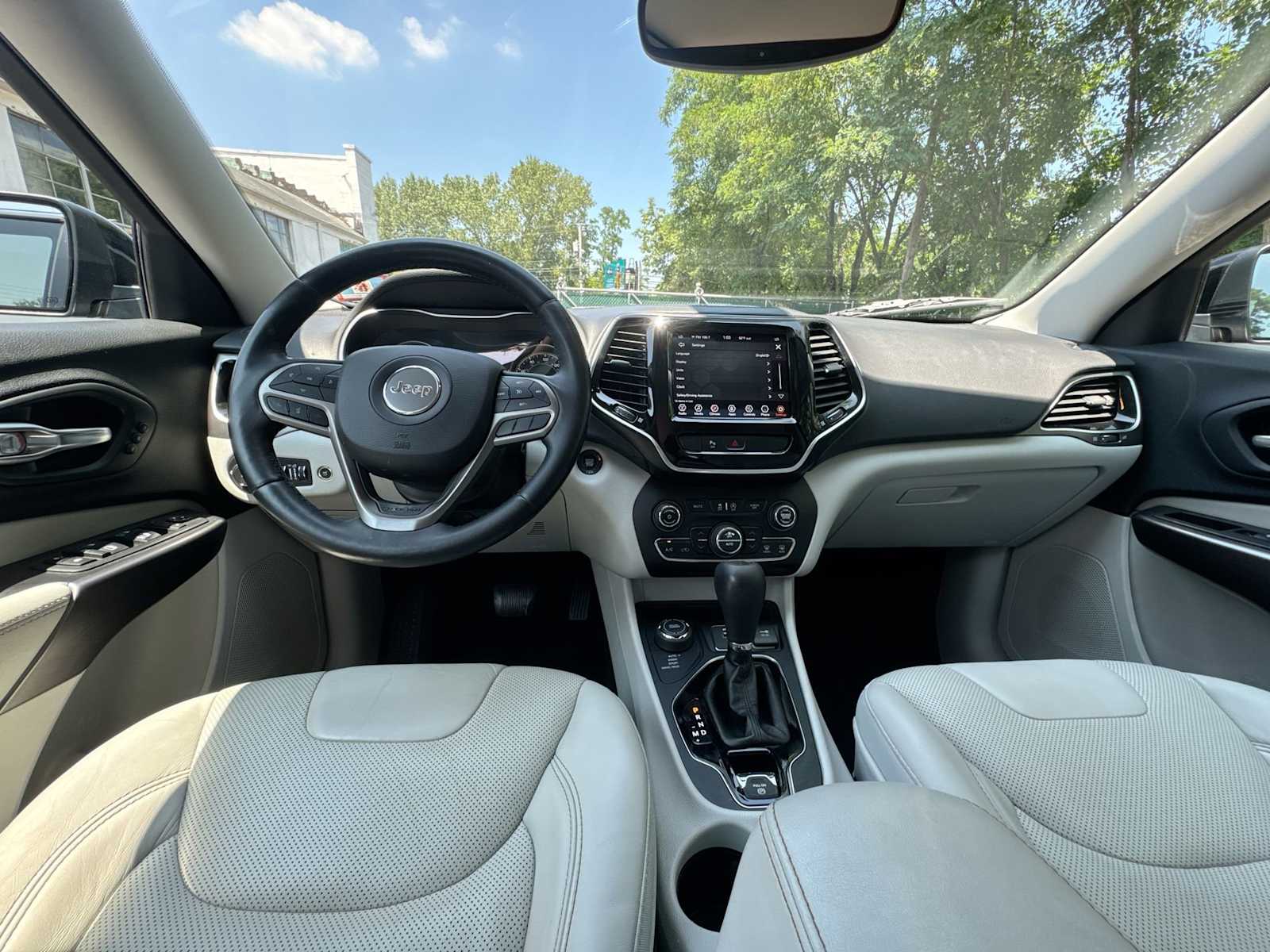 Thumbnail: 2020 Jeep Cherokee - 20