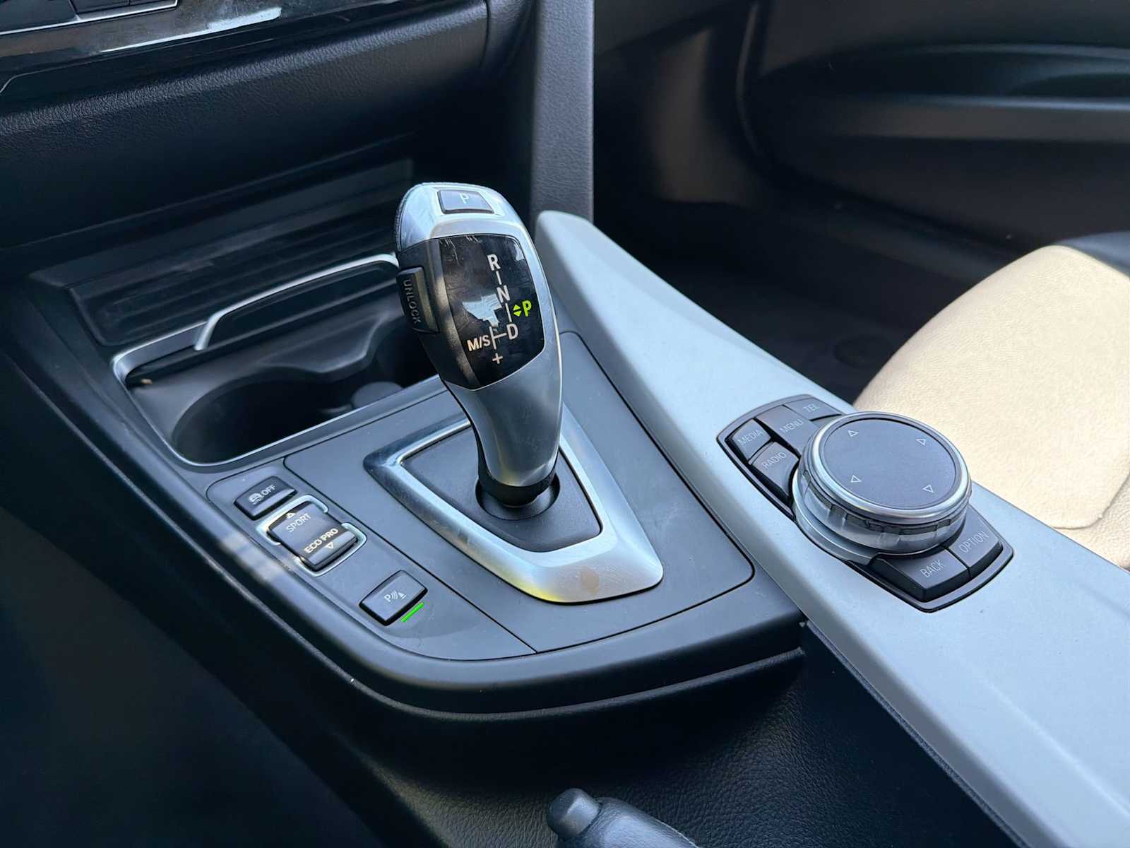 Thumbnail: 2016 BMW 3 Series - 31