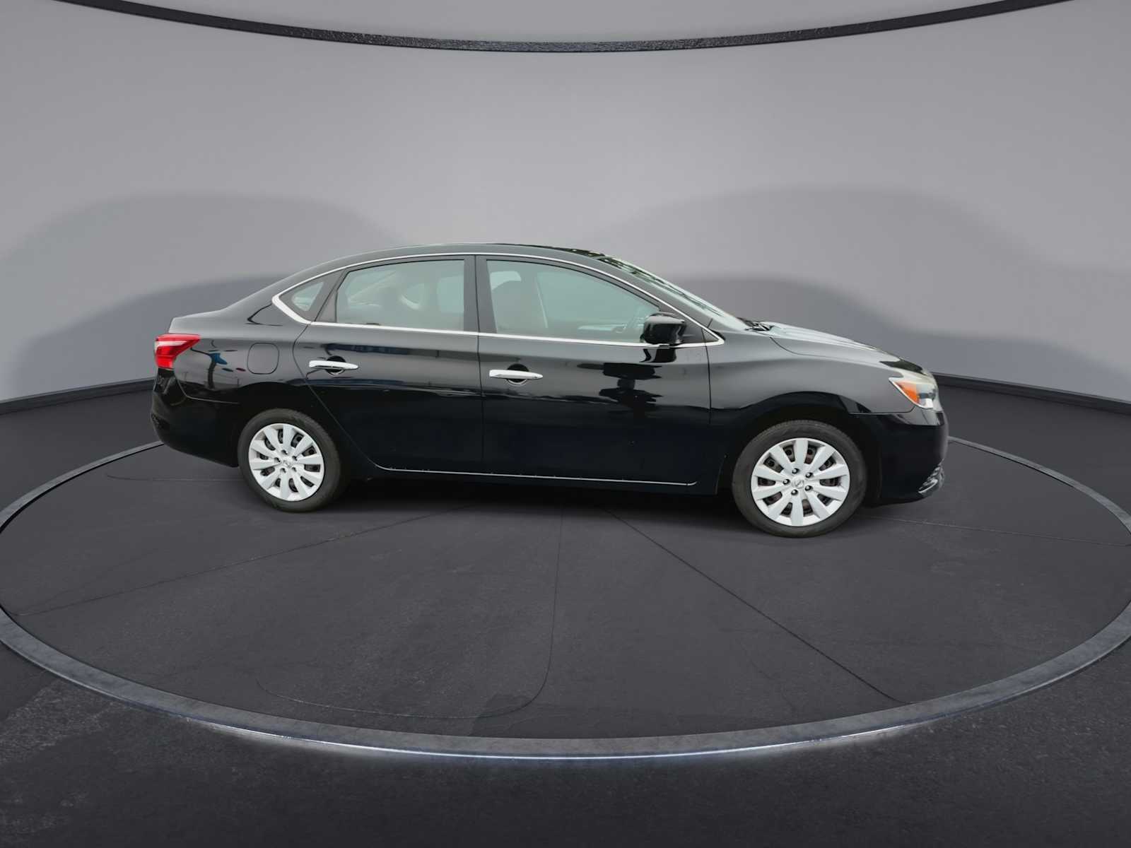 Thumbnail: 2018 Nissan Sentra - 9