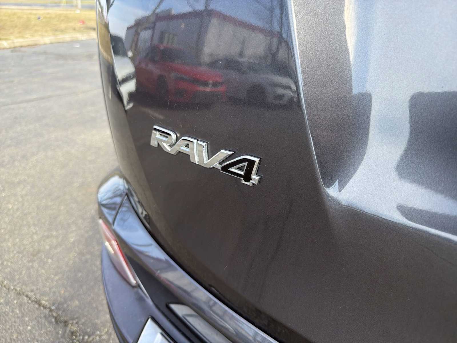 Thumbnail: 2017 Toyota RAV4 - 18