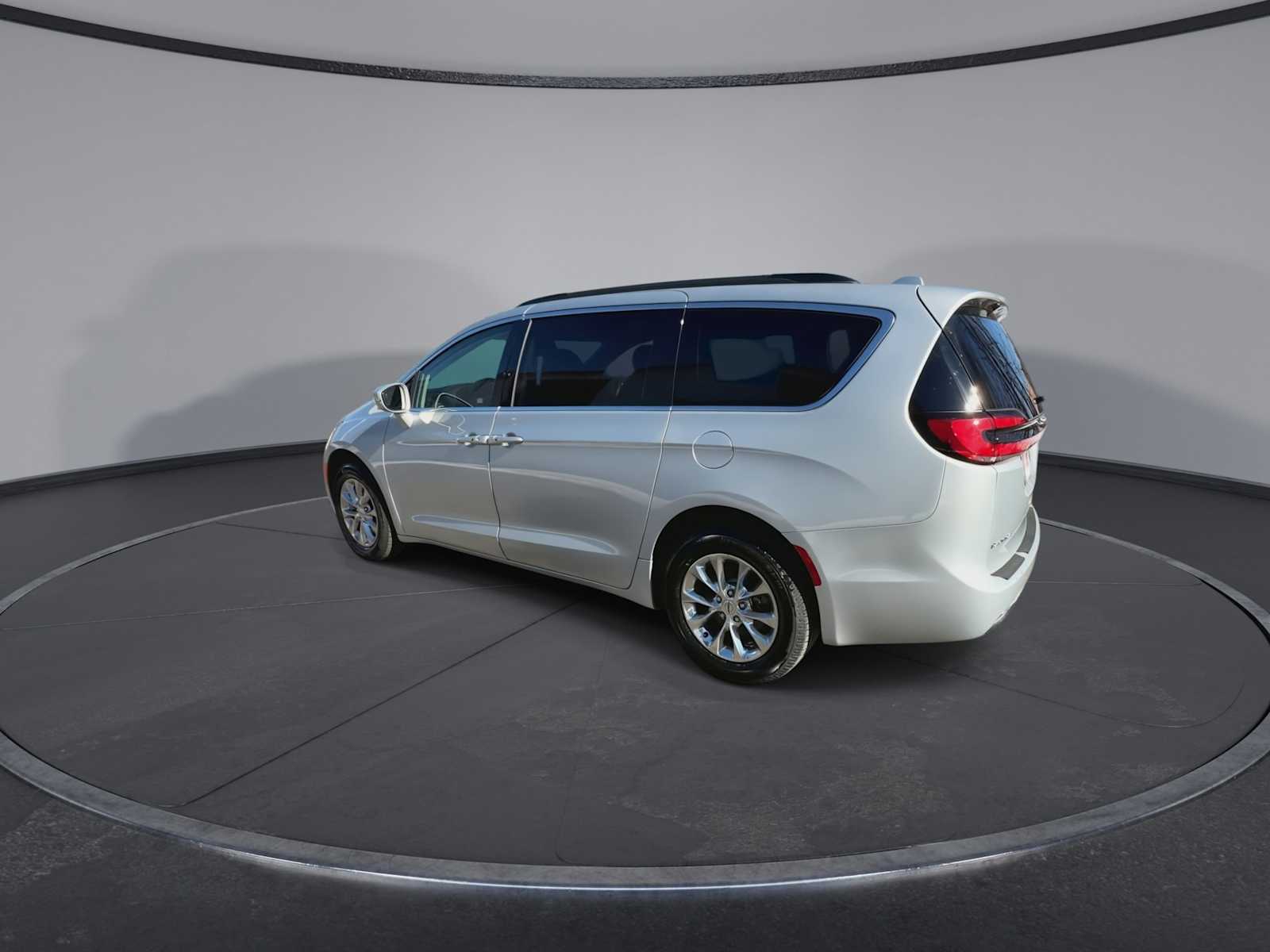 Thumbnail: 2022 Chrysler Pacifica - 6
