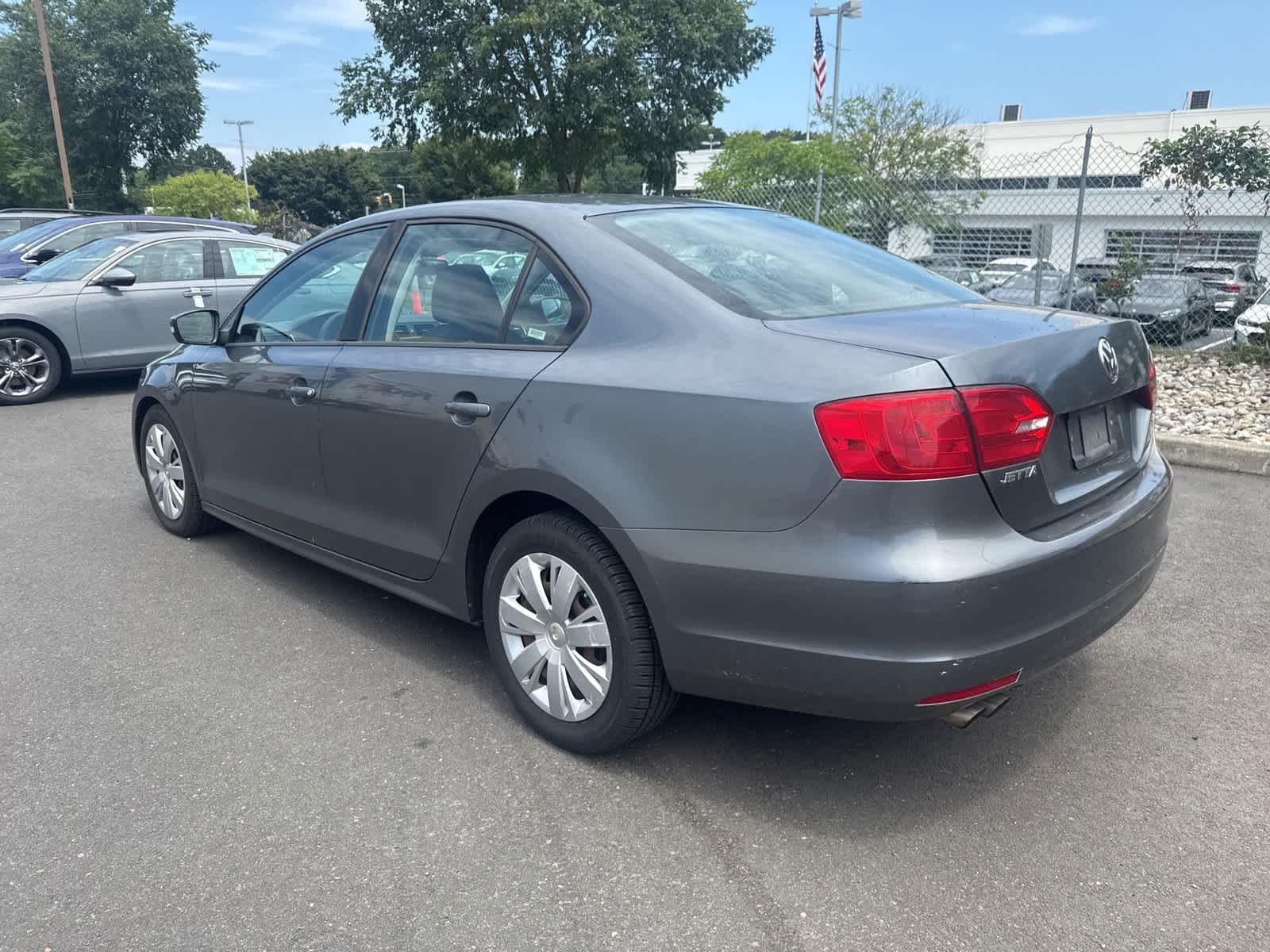 Thumbnail: 2011 Volkswagen Jetta - 3
