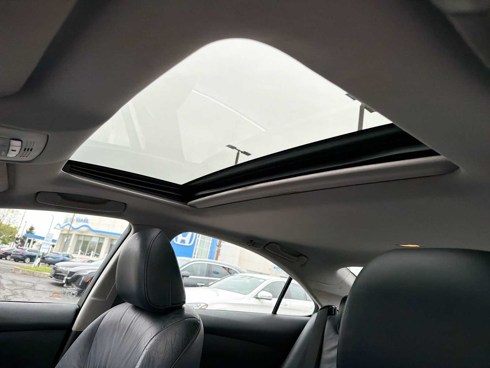 Thumbnail: 2011 Lexus ES - 23