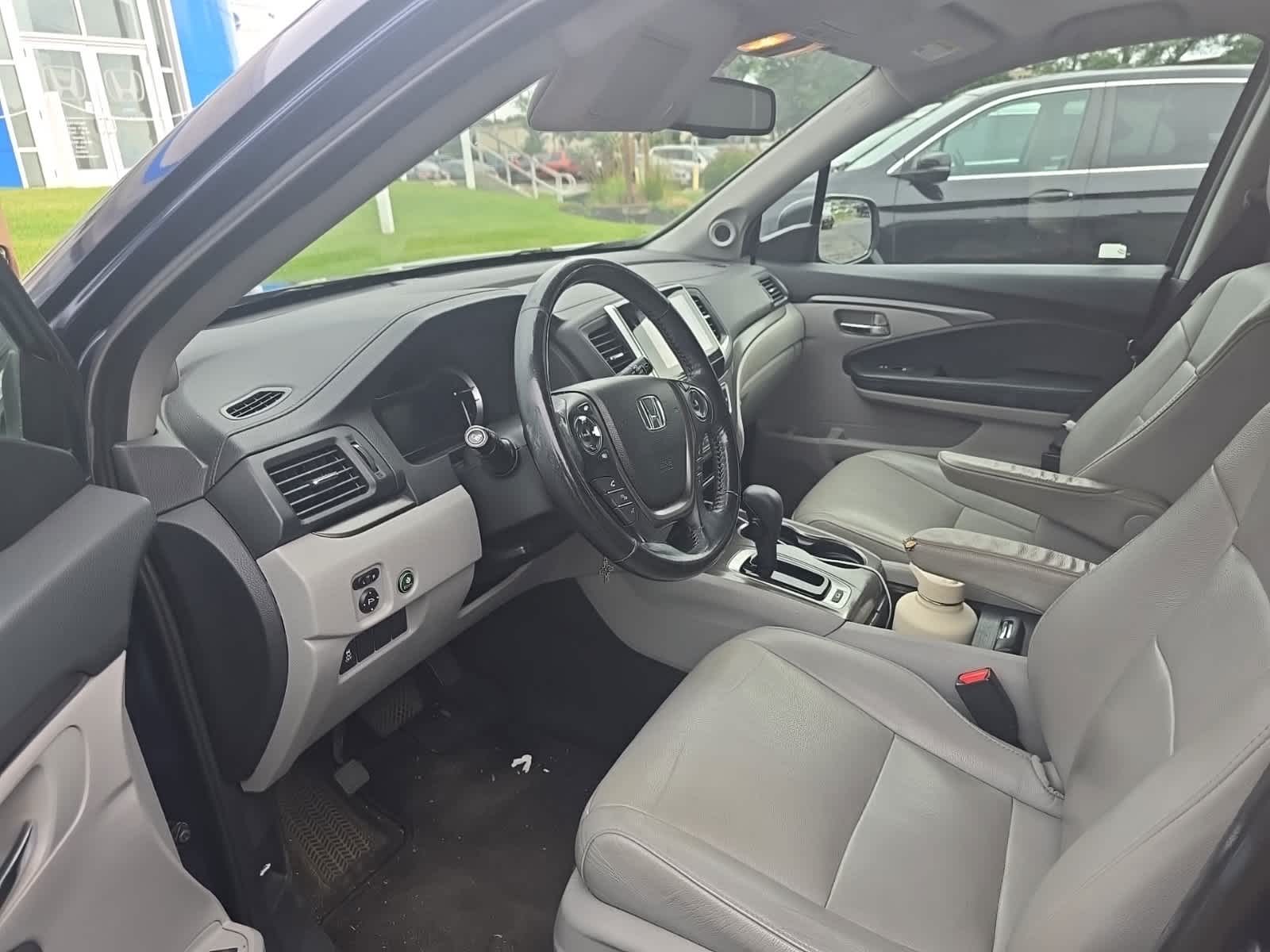 Thumbnail: 2017 Honda Pilot - 21