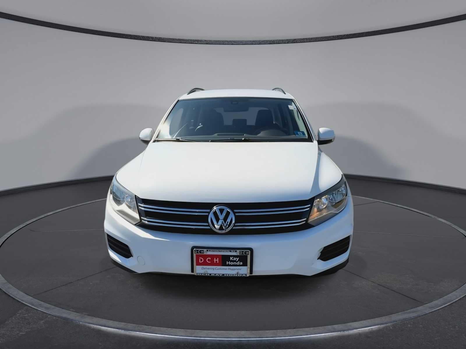 Thumbnail: 2016 Volkswagen Tiguan - 3