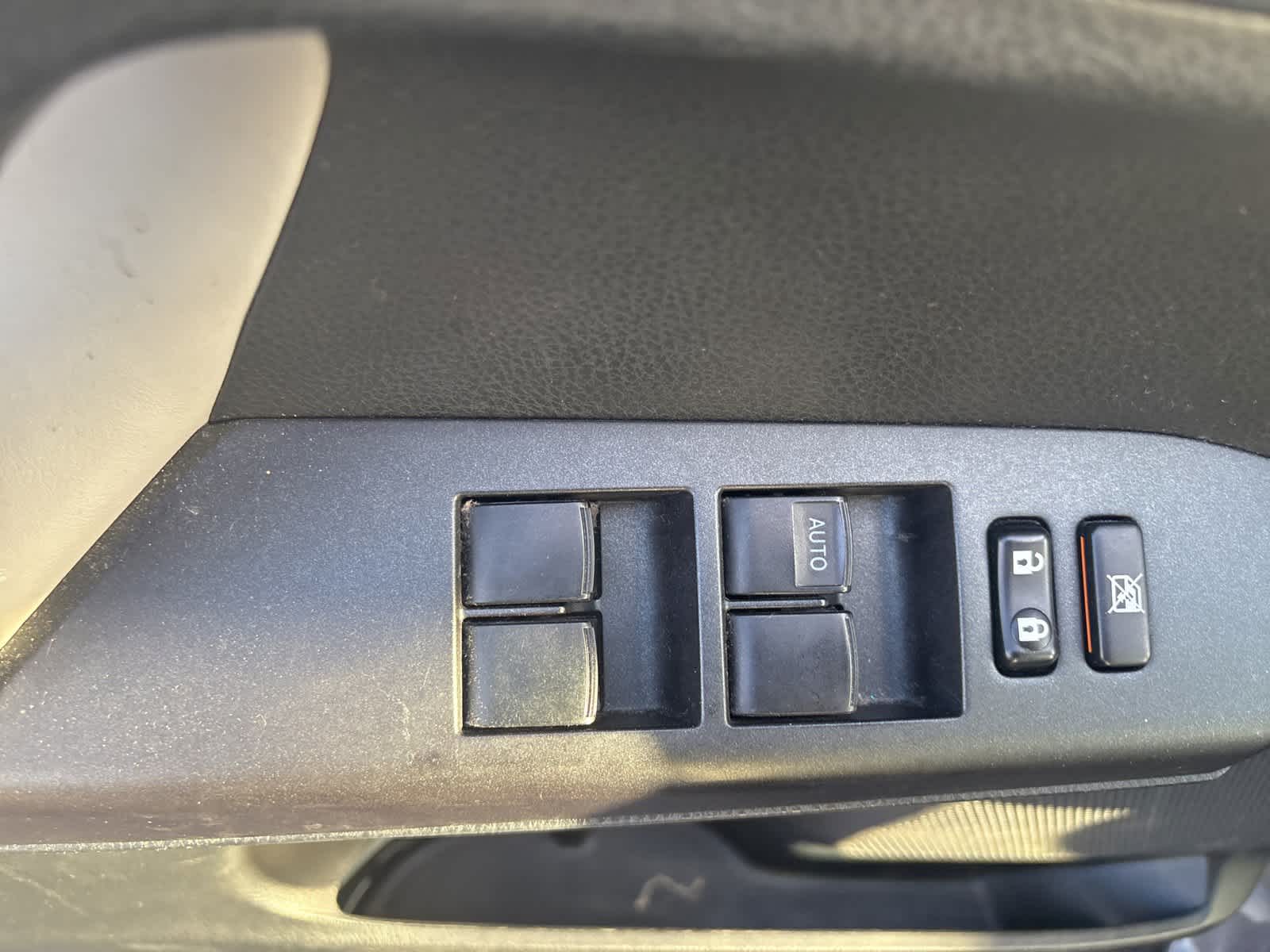 Thumbnail: 2017 Toyota RAV4 - 10