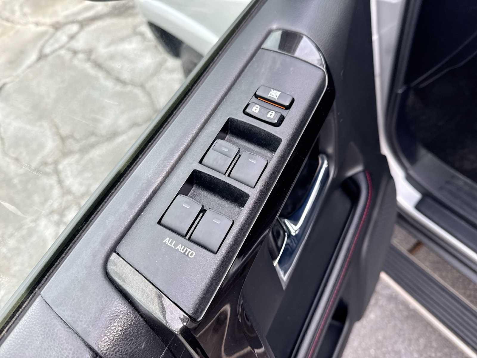 Thumbnail: 2018 Toyota 4Runner - 22