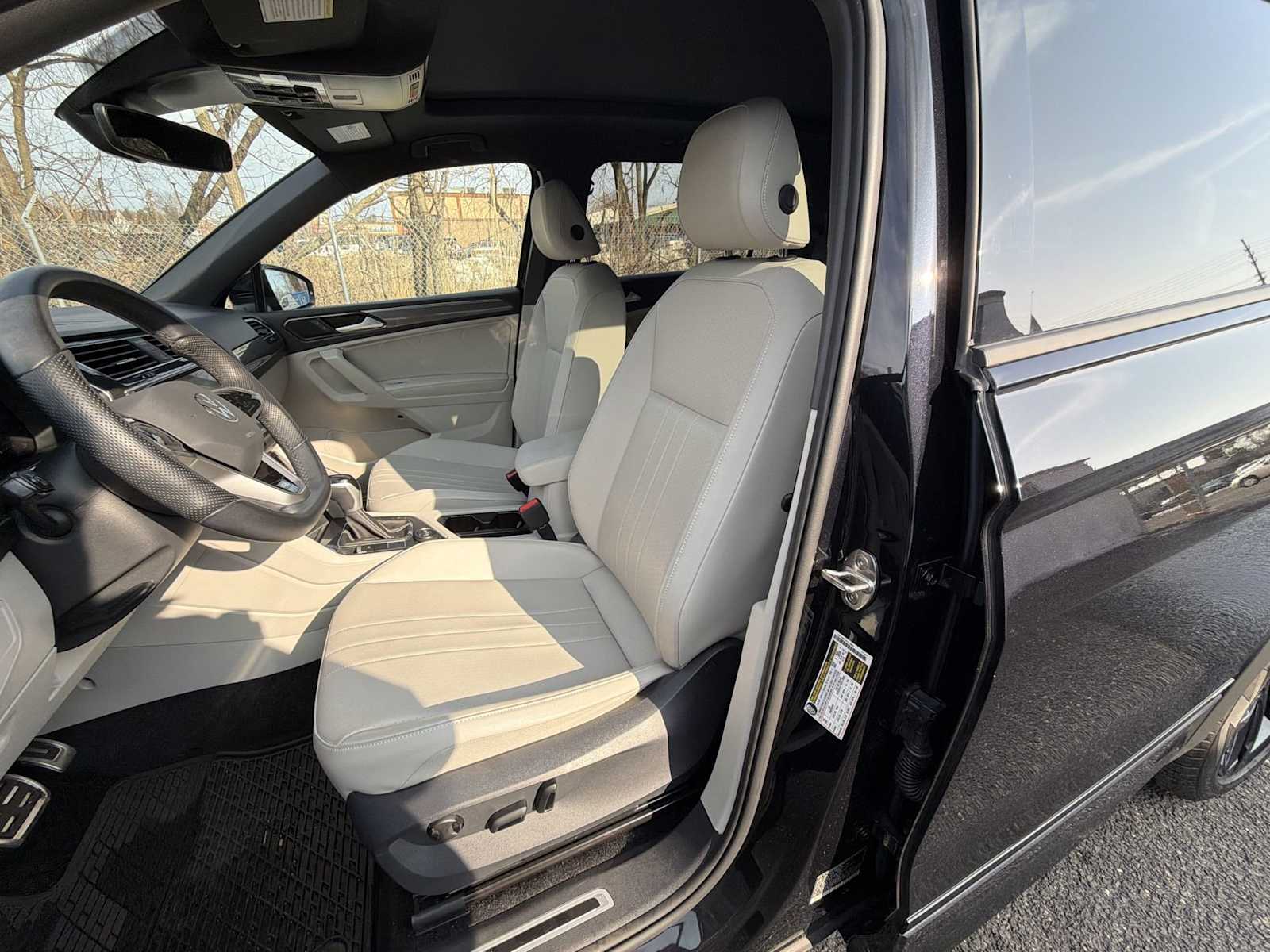 Thumbnail: 2024 Volkswagen Tiguan - 21