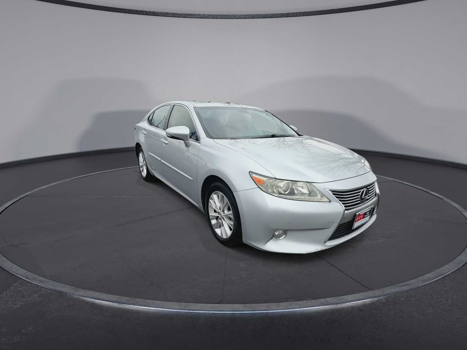 Thumbnail: 2013 Lexus ES - 2