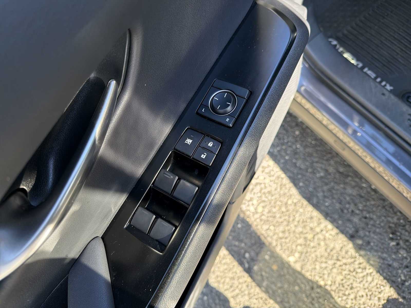 Thumbnail: 2023 Lexus UX - 22