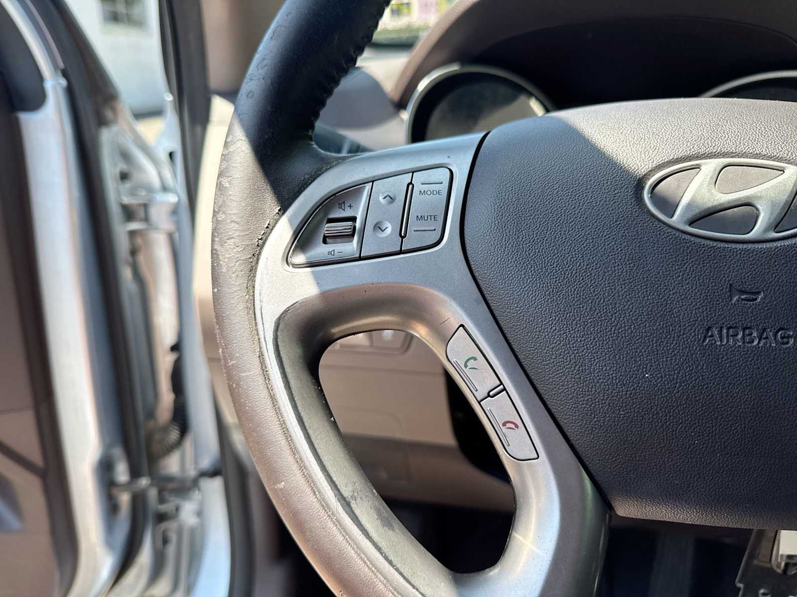 Thumbnail: 2011 Hyundai Tucson - 24