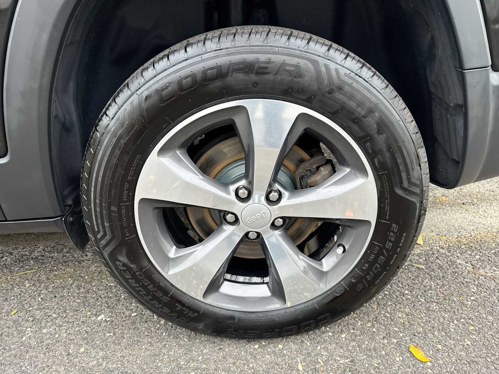 Thumbnail: 2019 Jeep Cherokee - 19