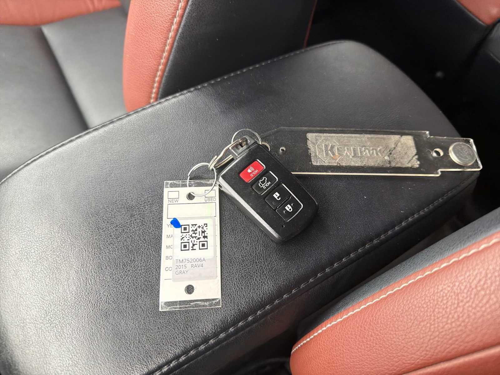 Thumbnail: 2015 Toyota RAV4 - 33