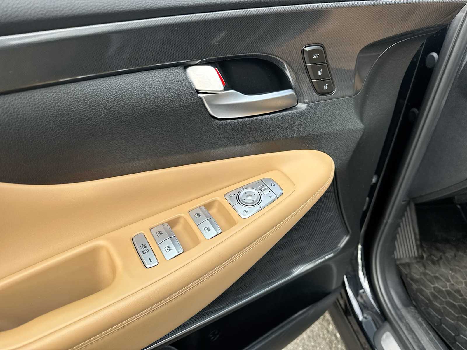 Thumbnail: 2023 Hyundai Santa Fe - 22