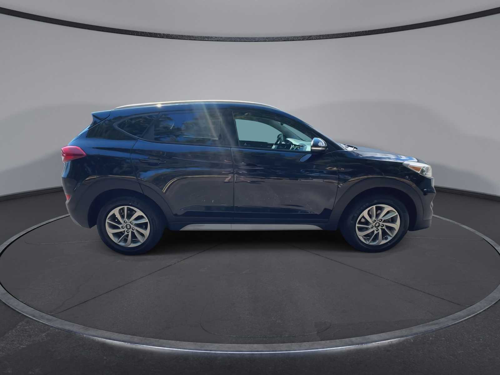 Thumbnail: 2017 Hyundai Tucson - 9