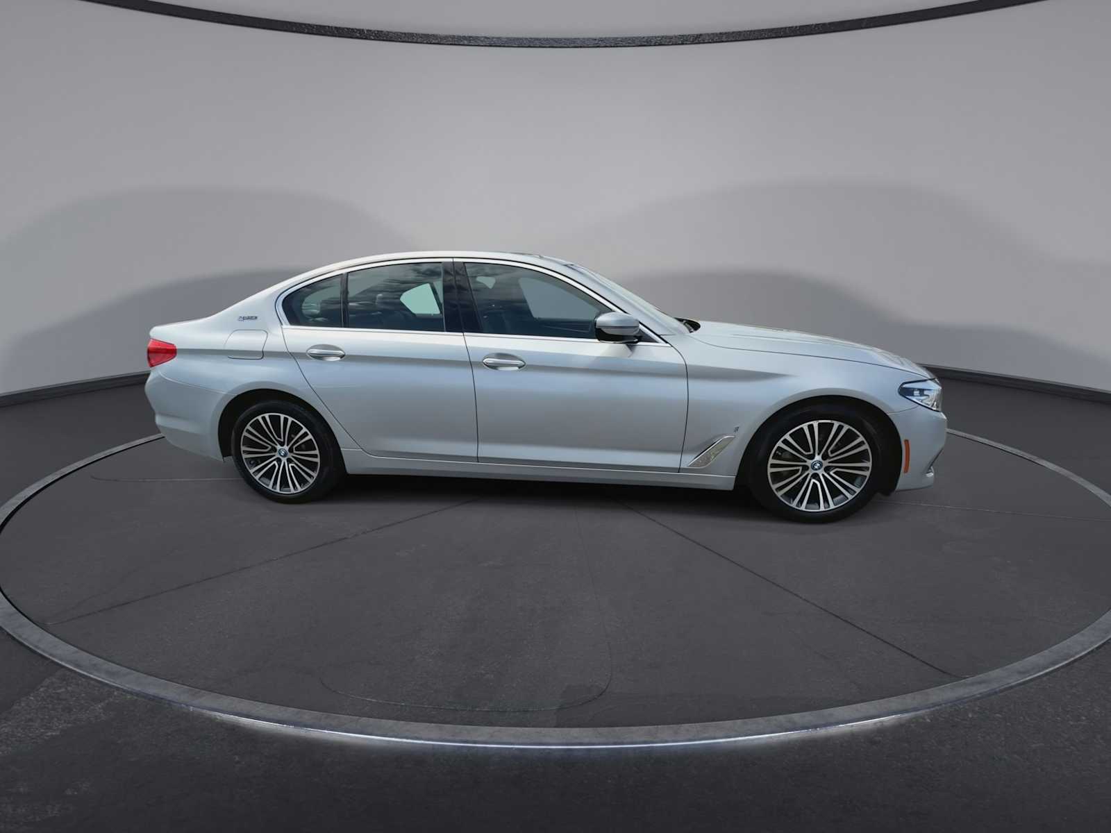 Thumbnail: 2018 BMW 5 Series - 9