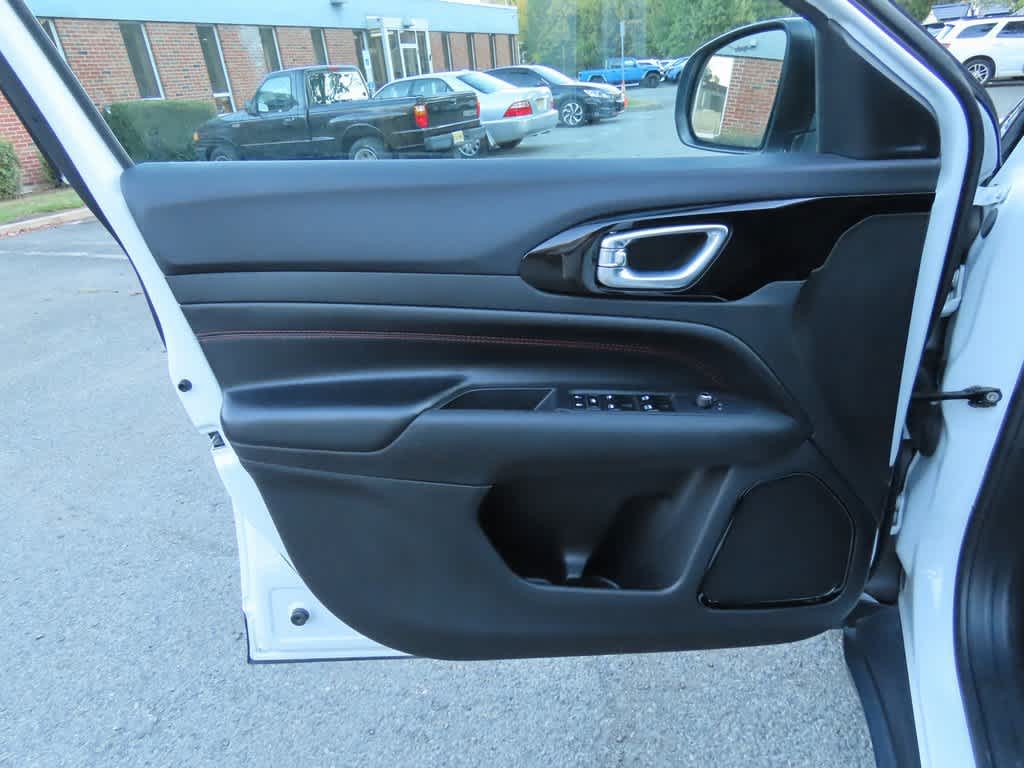 Thumbnail: 2024 Jeep Compass - 17