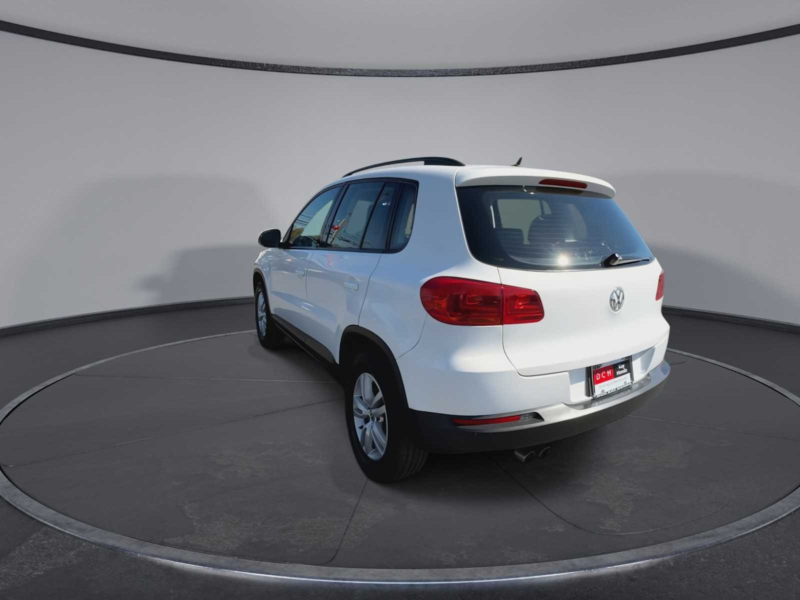 Thumbnail: 2016 Volkswagen Tiguan - 6
