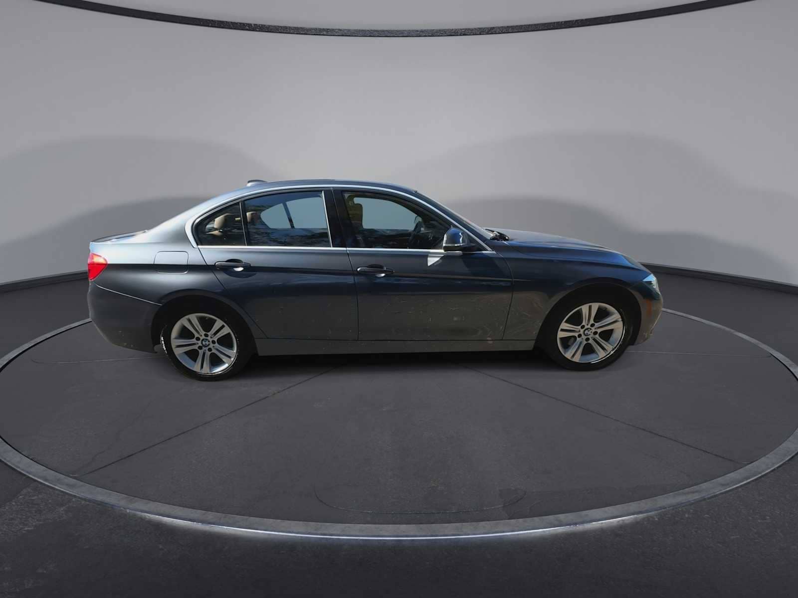 Thumbnail: 2017 BMW 3 Series - 9