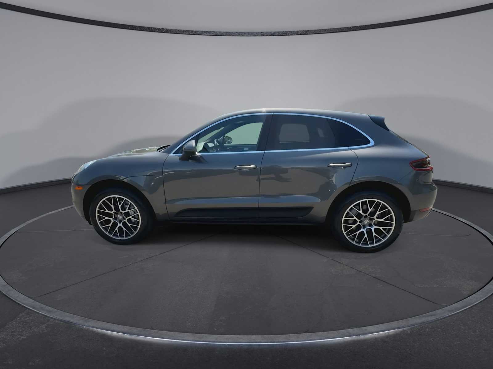 Thumbnail: 2016 Porsche Macan - 5