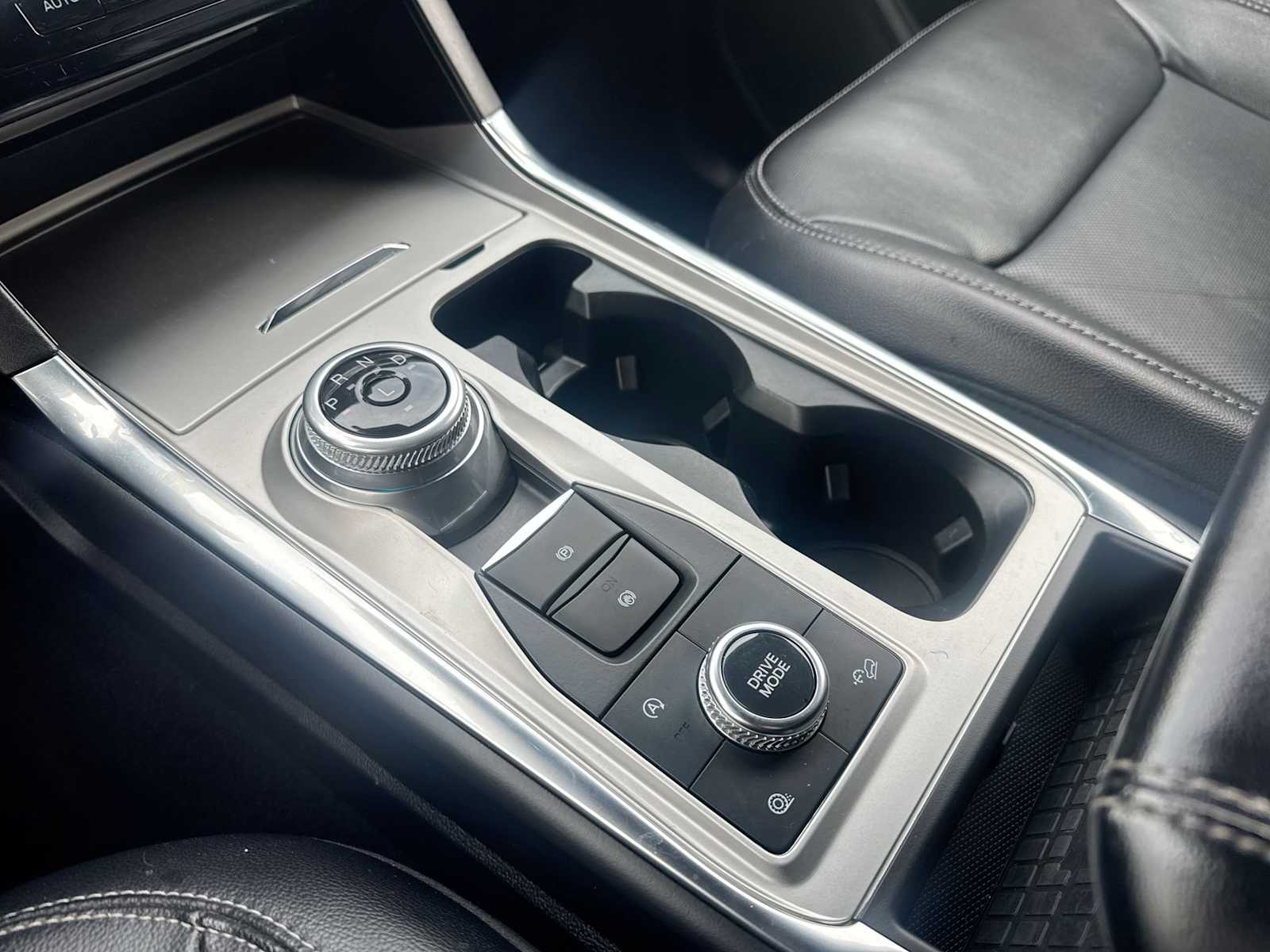 Thumbnail: 2022 Ford Explorer - 30