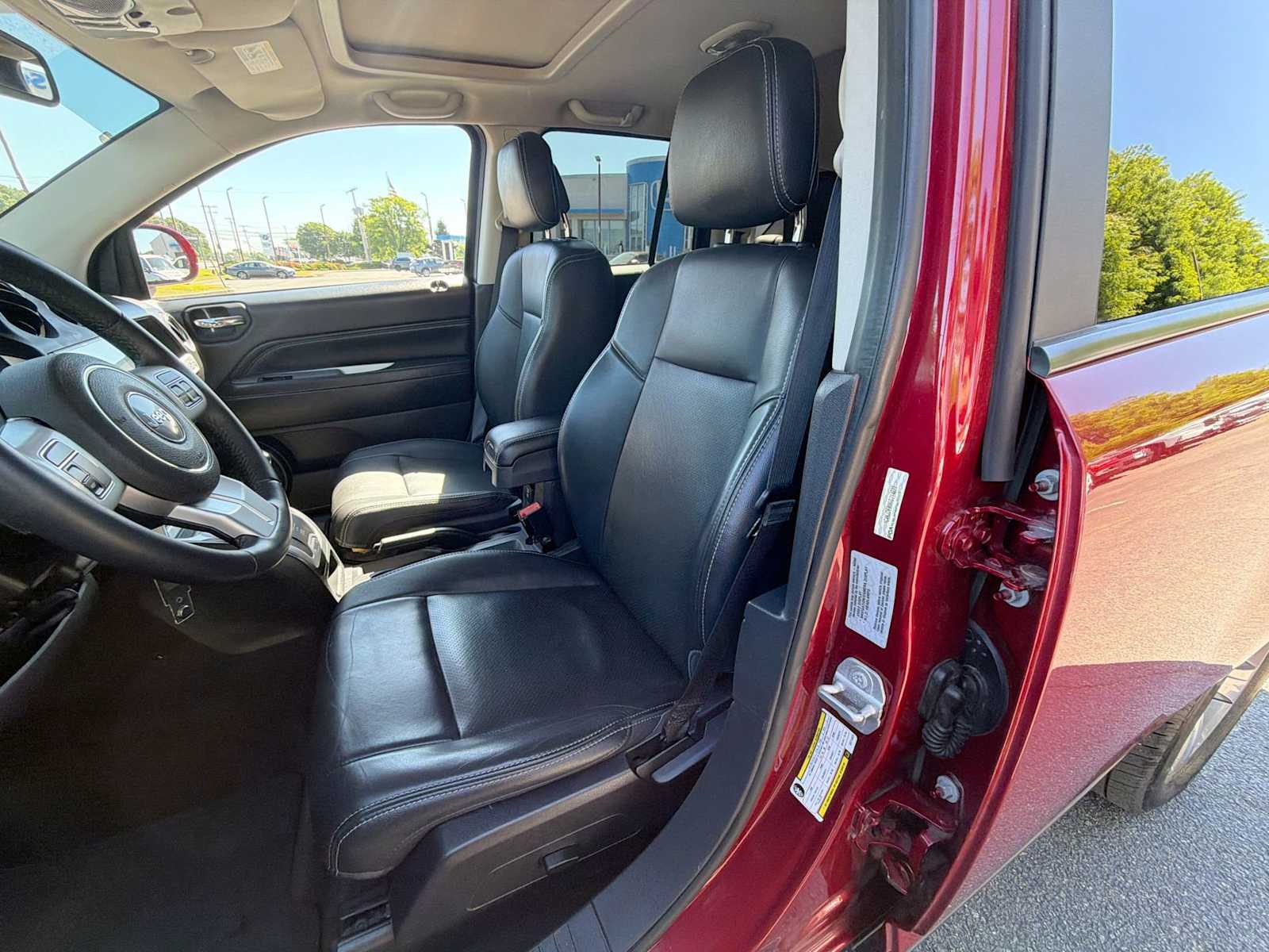 Thumbnail: 2016 Jeep Compass - 21