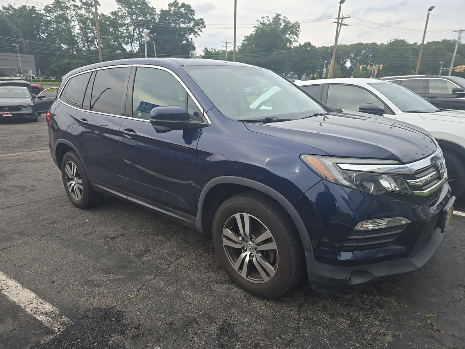 Thumbnail: 2017 Honda Pilot - 3