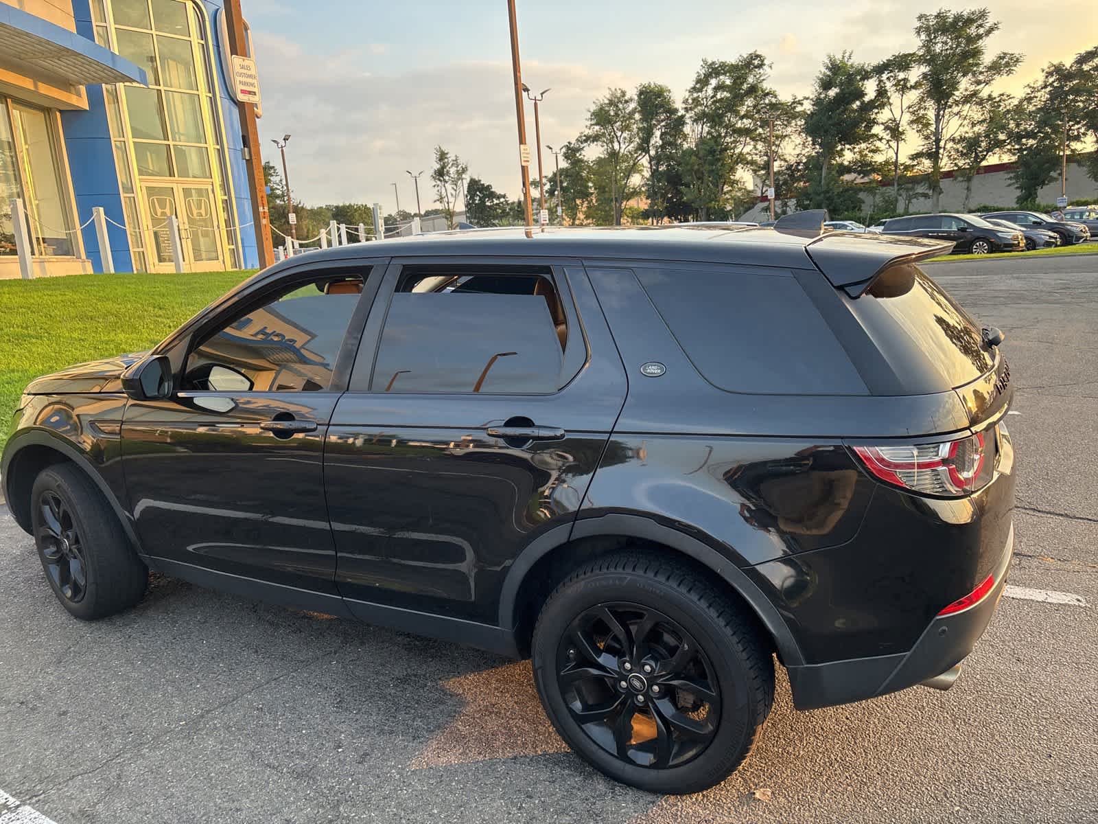Thumbnail: 2018 Land Rover Discovery Sport - 2
